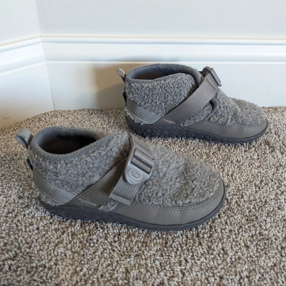 Chaco Ramble Fluff Grey Slip-on Bootie sz 2